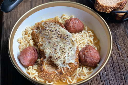 Receta de Noodles con albóndigas